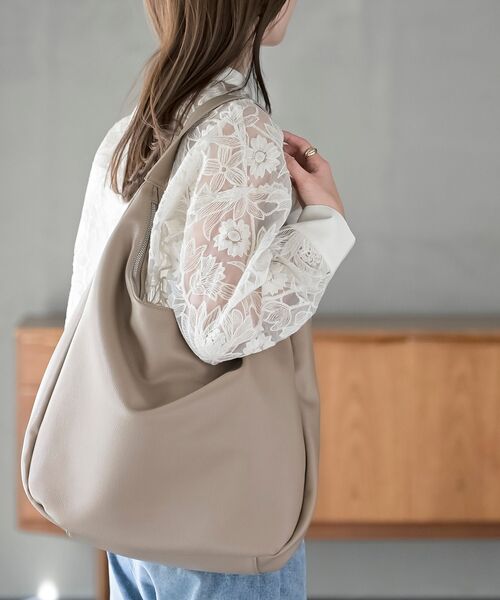 rps（アールピーエス）の「ホーボーショルダーＢＡＧ（ショルダーバッグ・レディース・アイボリー/ブラック/グレイッシュベージュ・フリー）」の22枚目の写真