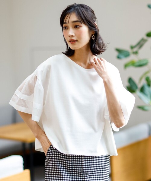 ANY SIS(エニィスィス)の「ゆるVネックチュールフリル袖 プルオーバー(Tシャツ/カットソー・レディース・スカイブルー系/ライトグリーン系/ホワイト系/ブラック系・MEDIUM)」の6枚目の写真