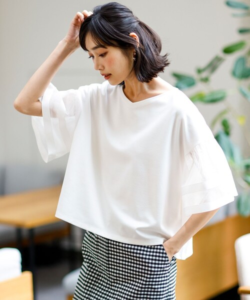 ANY SIS(エニィスィス)の「ゆるVネックチュールフリル袖 プルオーバー(Tシャツ/カットソー・レディース・スカイブルー系/ライトグリーン系/ホワイト系/ブラック系・MEDIUM)」の7枚目の写真