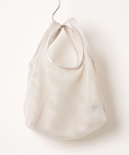 A.P.C.（アーペーセー）の「SHOPPING REBOUND MINI（トートバッグ・メンズ・オフホワイト/ブラック・ONESIZE）」の3枚目の写真