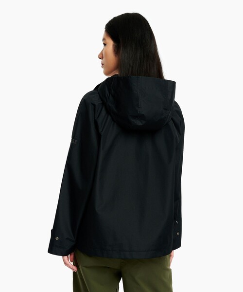 AIGLE（エーグル）の「防風 透湿 防水 GORE-TEX ゴアテックス ショートトレンチコート / フード取り外し可（トレンチコート・レディース・ブラウン/ベージュ/パープル/ブラック・34/36/40/38/42）」の18枚目の写真