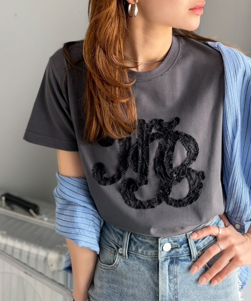 mily bilet（ミウィビレット）の「【mily bilet】1枚でサマになる。レースの透け感と光沢が魅力のレースワッペンTシャツ（半袖）（Tシャツ/カットソー・レディース・チャコール/ライトグレー/ホワイト・SMALL/X-LARGE/LARGE/MEDIUM）」の10枚目の写真