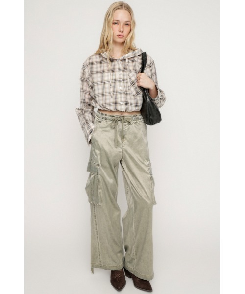 SLY（スライ）の「WASHED SATIN CARGO PT ウォッシュドサテンカーゴパンツ 春服（カーゴパンツ・レディース・ライトブルー/カーキ/ライトブラック・1/2）」の7枚目の写真