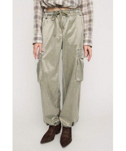 SLY（スライ）の「WASHED SATIN CARGO PT ウォッシュドサテンカーゴパンツ 春服（カーゴパンツ・レディース・ライトブルー/カーキ/ライトブラック・1/2）」の8枚目の写真