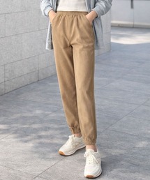 抜け感のある大人カジュアル コーデュロイテーパードパンツ