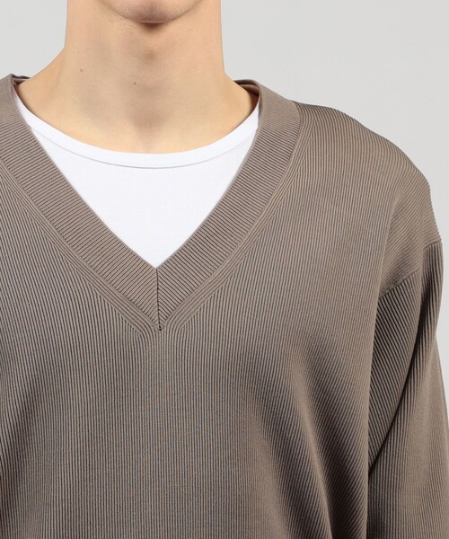 TOMORROWLAND （トゥモローランド）の「TOMORROWLAND tricot コットンポリエステルプレーティング  Vネックニット（ニット/セーター・メンズ・グレイッシュベージュ/ブラック/ライトカーキ/ライトグレー・L/M/S）」の9枚目の写真