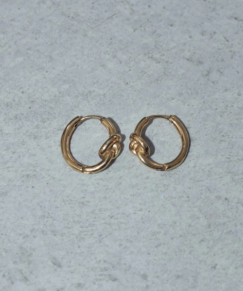 GOLDY（ゴールディ）の「【金属アレルギー軽減】ノット フープ ワンタッチ ステンレス ピアス（ピアス（両耳用）・レディース・シルバー/ゴールド・FREE）」の2枚目の写真