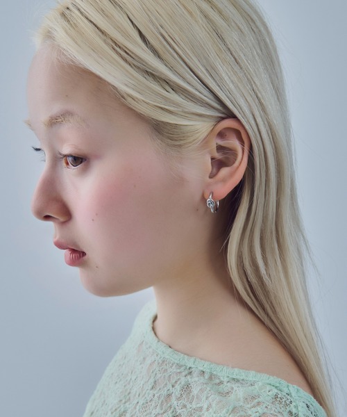 GOLDY（ゴールディ）の「【金属アレルギー軽減】ノット フープ ワンタッチ ステンレス ピアス（ピアス（両耳用）・レディース・シルバー/ゴールド・FREE）」の5枚目の写真