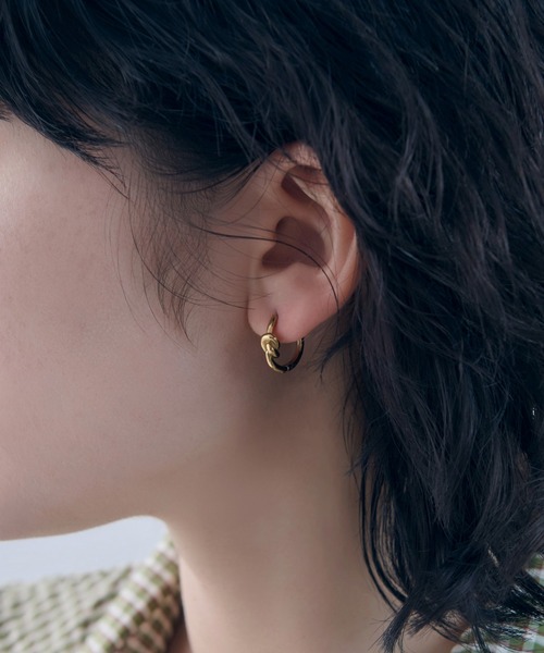 GOLDY（ゴールディ）の「【金属アレルギー軽減】ノット フープ ワンタッチ ステンレス ピアス（ピアス（両耳用）・レディース・シルバー/ゴールド・FREE）」の8枚目の写真