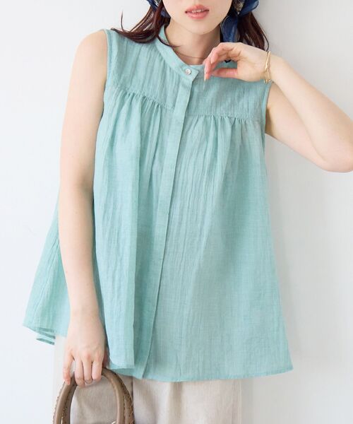 le.coeur blanc(ルクールブラン)の「《WEB限定アイテム》ガーゼノースリーブブラウス(シャツ/ブラウス・レディース・グリーン/ネイビー/ベージュ/オフホワイト・38)」の3枚目の写真