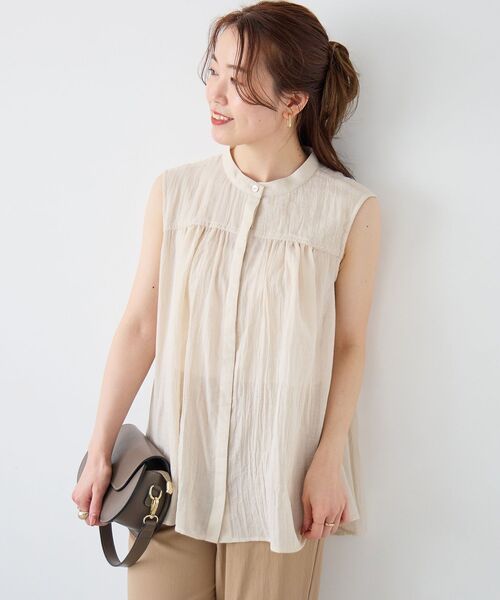 le.coeur blanc(ルクールブラン)の「《WEB限定アイテム》ガーゼノースリーブブラウス(シャツ/ブラウス・レディース・グリーン/ネイビー/ベージュ/オフホワイト・38)」の7枚目の写真