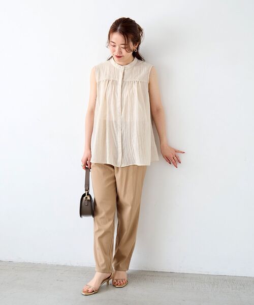 le.coeur blanc(ルクールブラン)の「《WEB限定アイテム》ガーゼノースリーブブラウス(シャツ/ブラウス・レディース・グリーン/ネイビー/ベージュ/オフホワイト・38)」の11枚目の写真