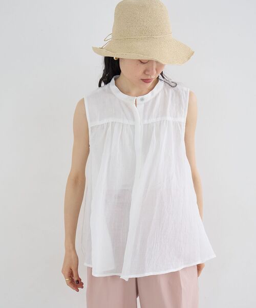 le.coeur blanc(ルクールブラン)の「《WEB限定アイテム》ガーゼノースリーブブラウス(シャツ/ブラウス・レディース・グリーン/ネイビー/ベージュ/オフホワイト・38)」の17枚目の写真