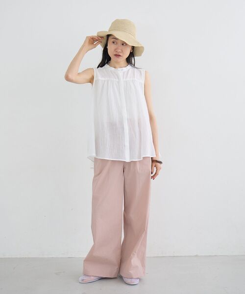 le.coeur blanc(ルクールブラン)の「《WEB限定アイテム》ガーゼノースリーブブラウス(シャツ/ブラウス・レディース・グリーン/ネイビー/ベージュ/オフホワイト・38)」の21枚目の写真