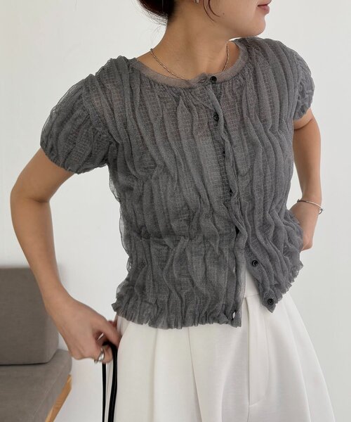 CAPRICIEUX LE'MAGE（カプリシューレマージュ）の「シャーリング半袖カーディガン（カーディガン/ボレロ・レディース・ベージュ/グレー/ホワイト・FREE）」の2枚目の写真