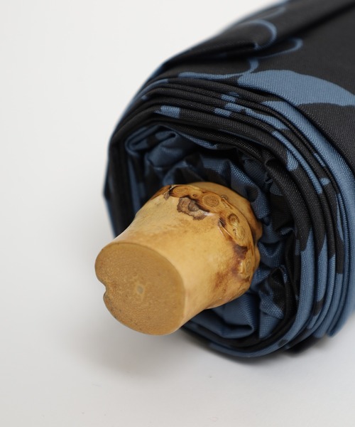 FUNALIVE（ファンアライブ）の「大花柄バンブーハンドル折りたたみ日傘（折りたたみ傘・レディース・イエロー/ブラック/アイボリー・FREE）」の14枚目の写真