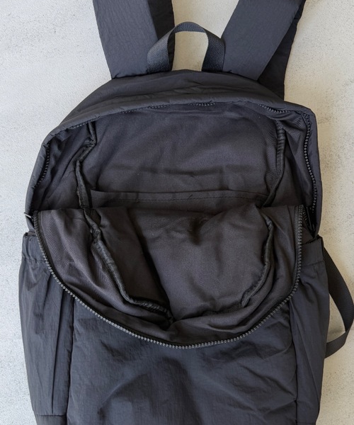 DFFUR.(ディフル)の「軽量パディングバックパック【大容量/トラベル/通勤通学】(バックパック/リュック・レディース・ブラック/アイボリー・FREE)」の12枚目の写真