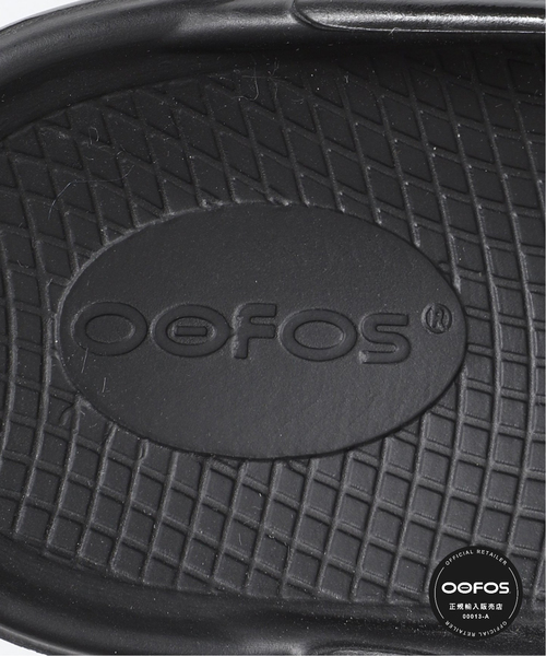 OOFOS(ウーフォス)の「《追加》【OOFOS/ウーフォス】 OOmega:サンダル(サンダル・レディース・ベージュ/ブラック・25cm/24cm/23cm)」の16枚目の写真