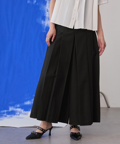 ELUNIS(エルニス)の「タックワイドパンツ(スラックス・レディース・ブラック/グレー・1/0)」の5枚目の写真