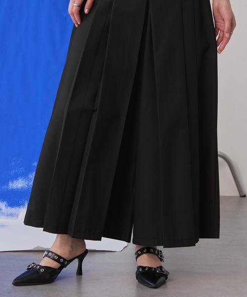 ELUNIS(エルニス)の「タックワイドパンツ(スラックス・レディース・ブラック/グレー・1/0)」の17枚目の写真