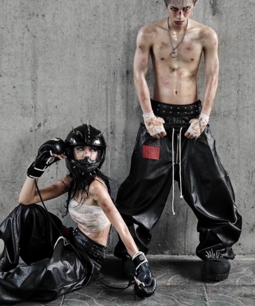 RICH(リッチ)の「【RICH】Wide Leg Boxing Pant / 【リッチ】レイヤードコーティングワイドパンツ<着用動画あり>(その他パンツ・メンズ・ブラック・02/01)」の2枚目の写真