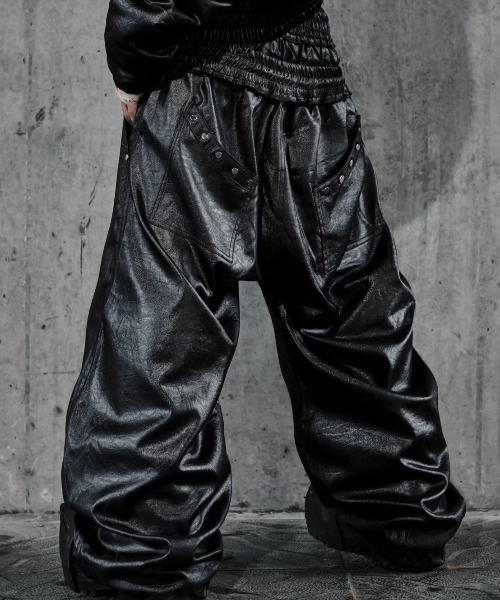 RICH(リッチ)の「【RICH】Wide Leg Boxing Pant / 【リッチ】レイヤードコーティングワイドパンツ<着用動画あり>(その他パンツ・メンズ・ブラック・02/01)」の5枚目の写真