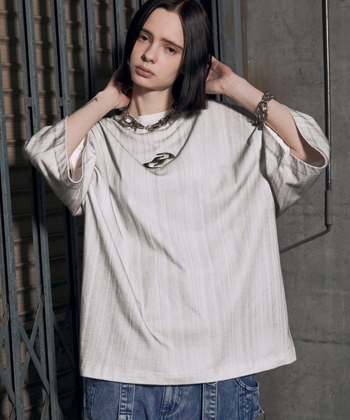 ERAR(エラー)の「【ERAR】ヴィンテージライクオーバーサイズメタルプレートTシャツ(Tシャツ/カットソー・メンズ・ブラック/ホワイト/ブラック系・L/M/XL/S)」の2枚目の写真