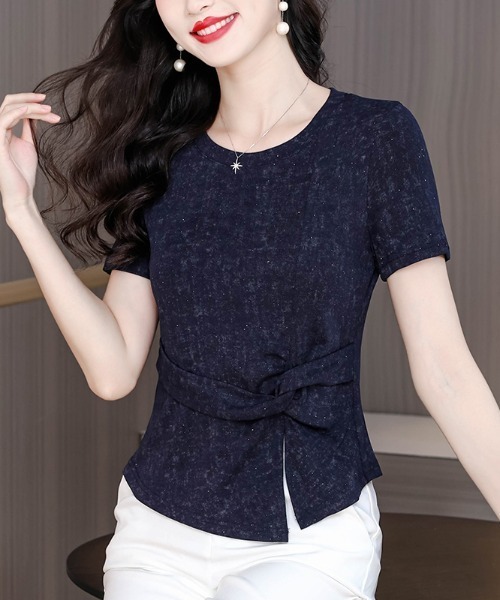 AMAJI(アマジ)の「タイダイ柄 ツイストデザイン 半袖Tシャツ(Tシャツ/カットソー・レディース・ネイビー・MEDIUM/LARGE/X-LARGE)」の2枚目の写真