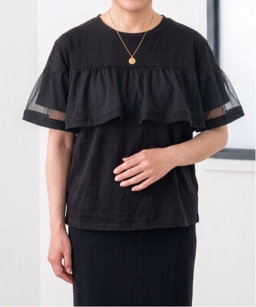 aunt lily(アントリリー)の「チュールフリル レイヤードTシャツ|二の腕カバー 上品見え きれいめ 大人フェミニン 綿100% 異素材 体型カバー(Tシャツ/カットソー・レディース・ブルー/ホワイト/ブラック・5L/3L/L)」の2枚目の写真