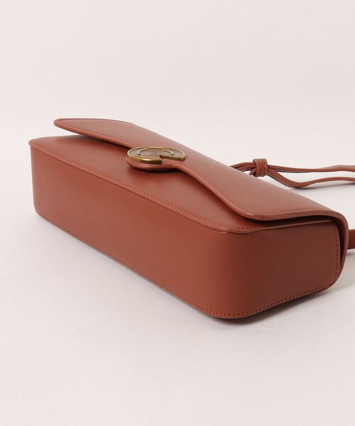 NiiNa(ニーナ)の「【NiiNa】【高品質牛革】ワンハンドルレクタングルバゲットバッグ / WEB限定(ハンドバッグ・レディース・ブラウン・FREE)」の9枚目の写真