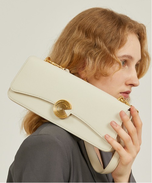 NiiNa(ニーナ)の「【NiiNa】【高品質牛革】ワンハンドルレクタングルバゲットバッグ / WEB限定(ハンドバッグ・レディース・ブラウン・FREE)」の2枚目の写真