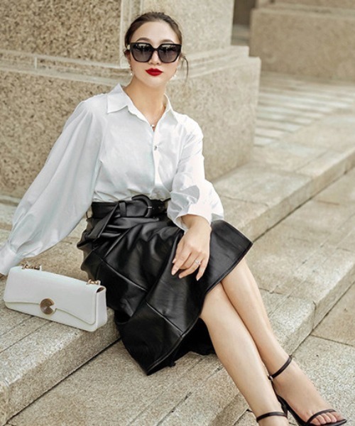 NiiNa(ニーナ)の「【NiiNa】【高品質牛革】ワンハンドルレクタングルバゲットバッグ / WEB限定(ハンドバッグ・レディース・ブラウン・FREE)」の6枚目の写真