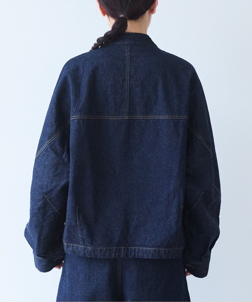 yuni（ユニ　）の「Cotton 11oz denim no collar cocoon blouson（デニムジャケット・レディース・ネイビー・FREE）」の2枚目の写真