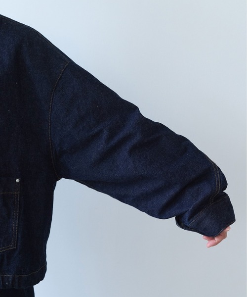 yuni（ユニ　）の「Cotton 11oz denim no collar cocoon blouson（デニムジャケット・レディース・ネイビー・FREE）」の4枚目の写真