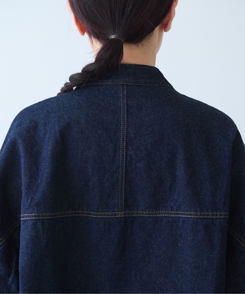 yuni（ユニ　）の「Cotton 11oz denim no collar cocoon blouson（デニムジャケット・レディース・ネイビー・FREE）」の5枚目の写真