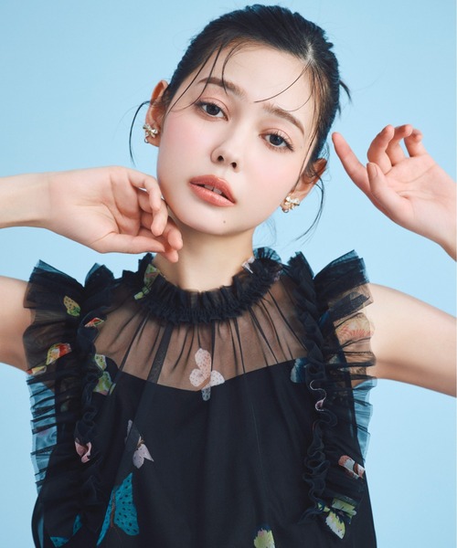 CELFORD(セルフォード)の「【洗える】【HANAE MORI×CELFORDコラボ】バタフライレイヤードプリントブラウス(シャツ/ブラウス・レディース・オフホワイト/サックスブルー/ブラック・F)」の2枚目の写真