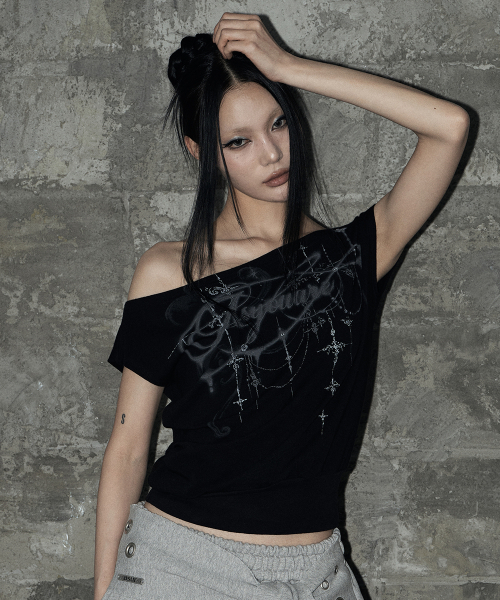 as you are（アズユーアー）の「キッチドールマンオフショルダーTシャツブラック（Tシャツ/カットソー・レディース・その他・OS）」の2枚目の写真