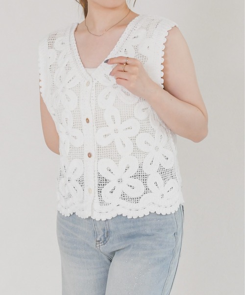 MISCH MASCH(ミッシュマッシュ)の「2026春夏新作 フラワークロシェベスト(ニット/セーター・レディース・ブルー/ホワイト・フリ-)」の4枚目の写真