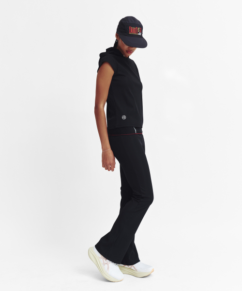 MENASOO(ミナス)の「Move Fit Bootcut Ribbed Pants(スウェットパンツ・レディース・Beige/ブラック/スカイブルー・1/2)」の8枚目の写真