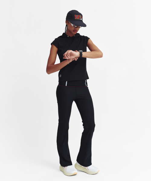 MENASOO(ミナス)の「Move Fit Bootcut Ribbed Pants(スウェットパンツ・レディース・Beige/ブラック/スカイブルー・1/2)」の6枚目の写真