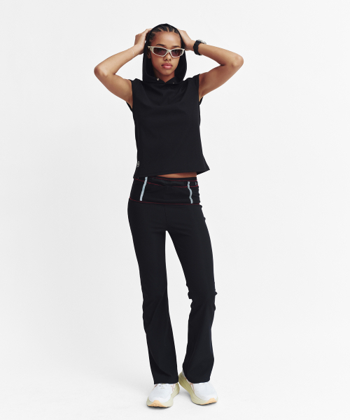 MENASOO(ミナス)の「Move Fit Bootcut Ribbed Pants(スウェットパンツ・レディース・Beige/ブラック/スカイブルー・1/2)」の5枚目の写真