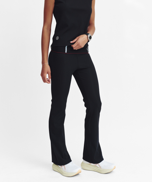 MENASOO(ミナス)の「Move Fit Bootcut Ribbed Pants(スウェットパンツ・レディース・Beige/ブラック/スカイブルー・1/2)」の4枚目の写真