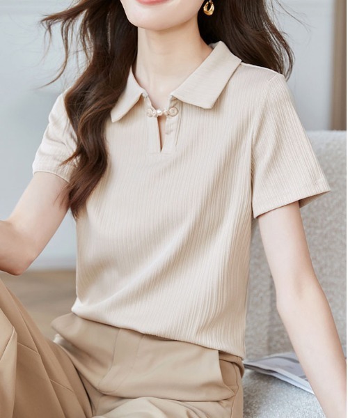 &soiree(アンドソワレ)の「襟付きパール半袖トップス(Tシャツ/カットソー・レディース・アイボリー・SMALL/X-LARGE/LARGE/MEDIUM)」の3枚目の写真
