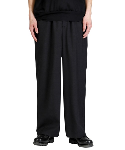 marka（マーカ）の「marka / マーカ：WIDE CYLINDER FIT EASY PANTS -2/72 WOOL TROPICAL WASHER -：M26A11PT01C[COR]（スラックス・メンズ・ブラック系その他・1(S)/2(M)）」の2枚目の写真