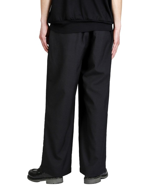 marka（マーカ）の「marka / マーカ：WIDE CYLINDER FIT EASY PANTS -2/72 WOOL TROPICAL WASHER -：M26A11PT01C[COR]（スラックス・メンズ・ブラック系その他・1(S)/2(M)）」の4枚目の写真