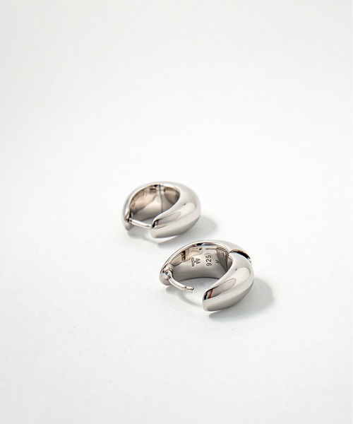 TOM WOOD（トムウッド）の「【TOMWOOD】ice hoop small アイスフープ シルバー ピアス　ユニセックス（ピアス（両耳用）・レディース・シルバー・FREE）」の4枚目の写真