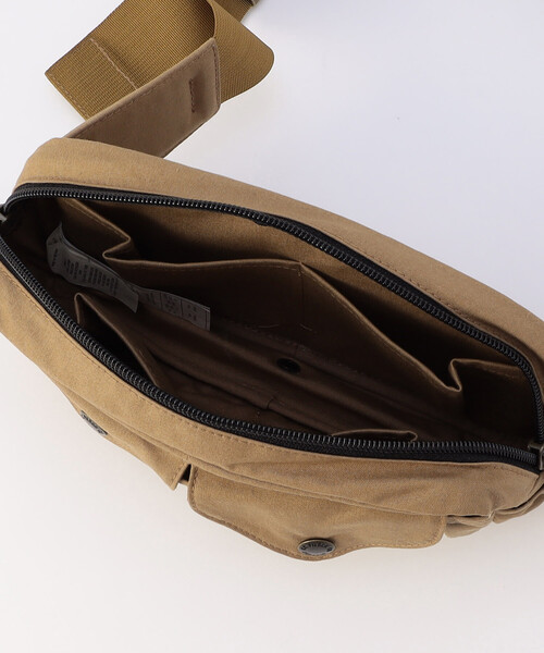 FILSON(フィルソン)の「FILSON/フィルソン Compact Fishing Waist Pack(ショルダーバッグ・メンズ・ブラウン・フリ-)」の9枚目の写真