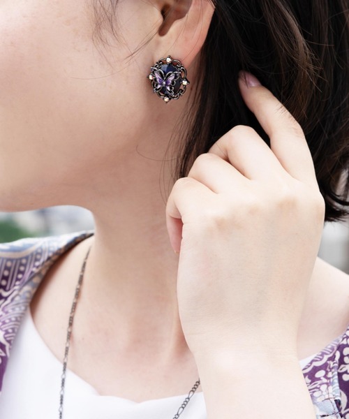 ANNA SUI（アナスイ）の「蝶モチーフ オーバルイヤリング（イヤリング・レディース・パープル/ゴールド・ONE SIZE）」の10枚目の写真