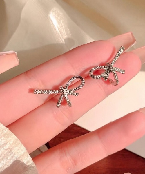 Achic（アシック）の「リボンビジューピアス（ピアス（両耳用）・レディース・シルバー系その他/シルバー・F）」の8枚目の写真