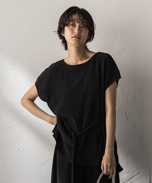 MAYSON GREY(メイソングレイ)の「【WEB限定】クリスタルプリーツパンツセットアップ(ワンピース・レディース・ブラック/ベージュ・M)」の3枚目の写真